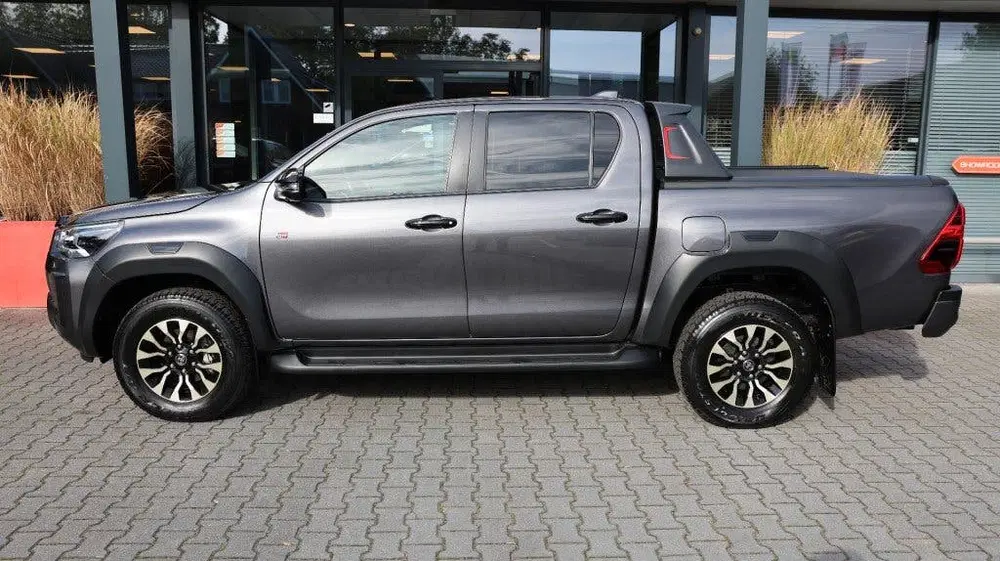 Toyota Hilux 2.8 D-4D DUBBEL CABIN GR SPORT A uit 2024, foto 2