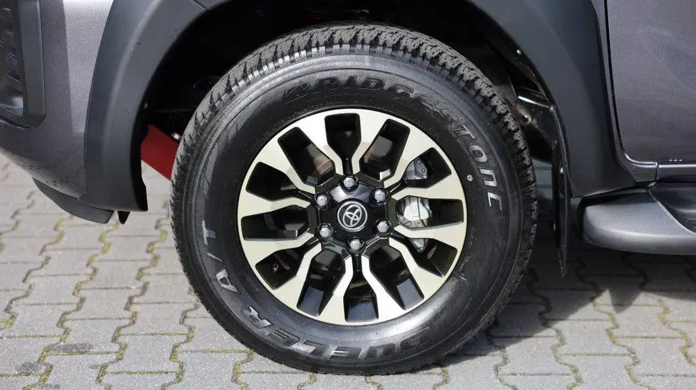 Toyota Hilux 2.8 D-4D DUBBEL CABIN GR SPORT A uit 2024, foto 3