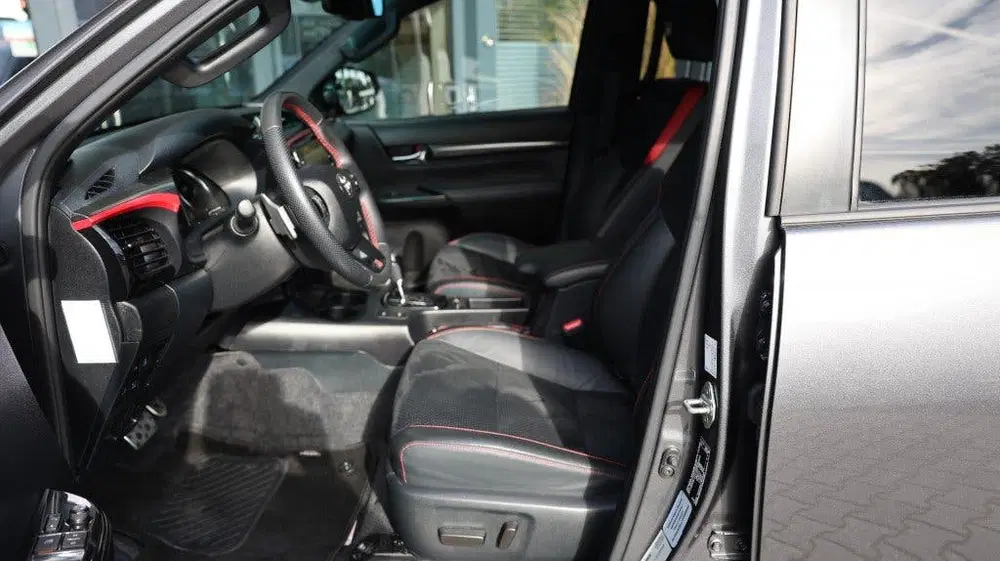 Toyota Hilux 2.8 D-4D DUBBEL CABIN GR SPORT A uit 2024, foto 8