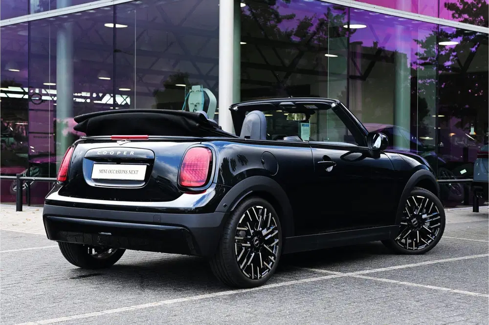Mini Cabrio Cooper C Automaat uit 2025, foto 2