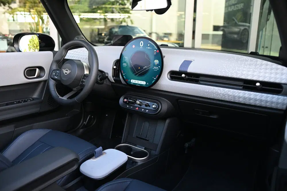 Mini Cabrio Cooper C Automaat uit 2025, foto 4