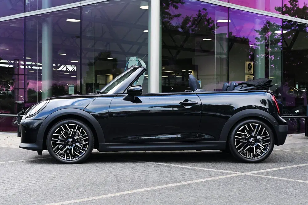 Mini Cabrio Cooper C Automaat uit 2025, foto 5