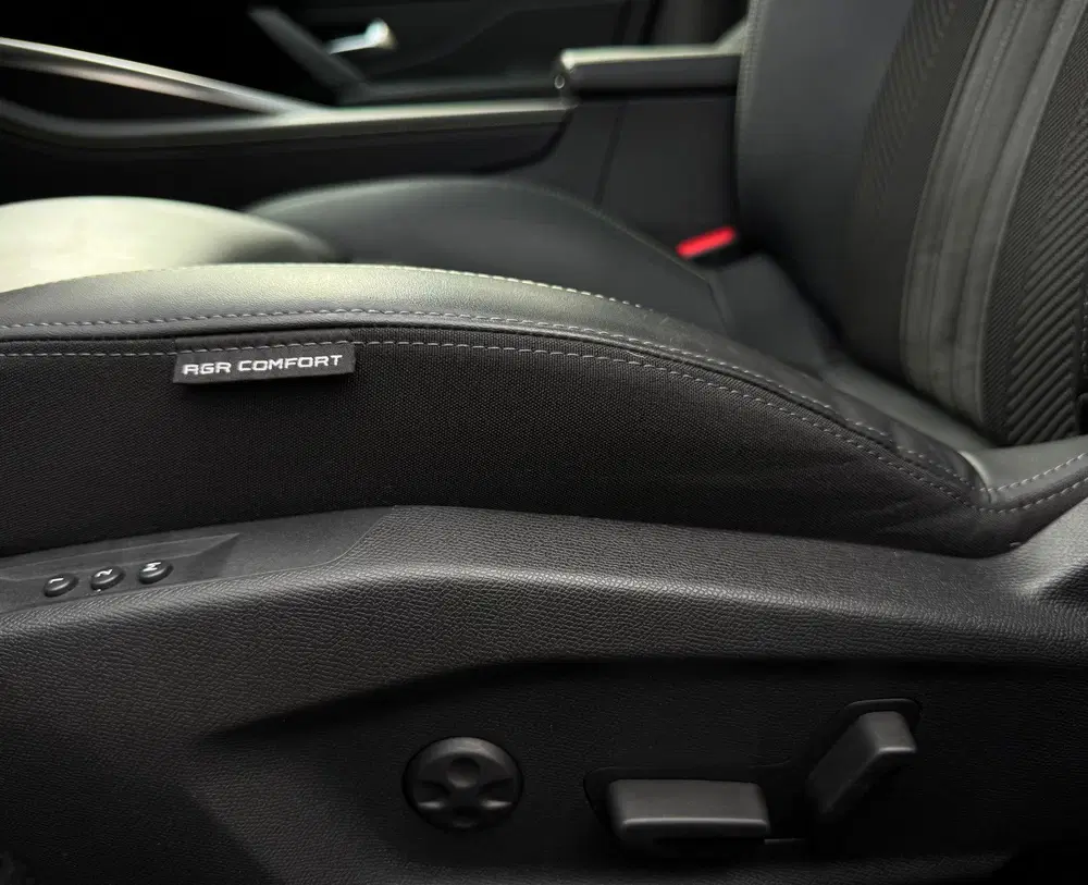 Peugeot 308 1.6 Plug-in Hybrid 225 GT Pano Keyless Tre uit 2024, foto 14