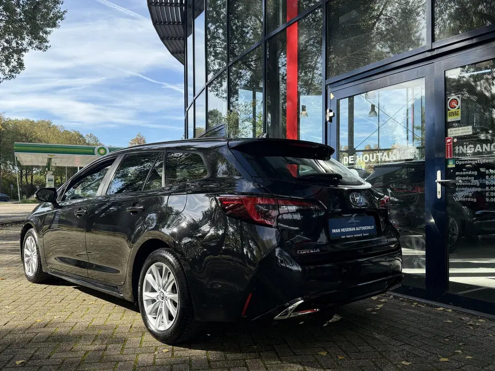 Toyota Corolla 1.8 Hybrid uit 2024, foto 5
