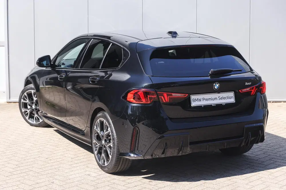 BMW 1-serie 120 M Sport Automaat uit 2025, foto 2