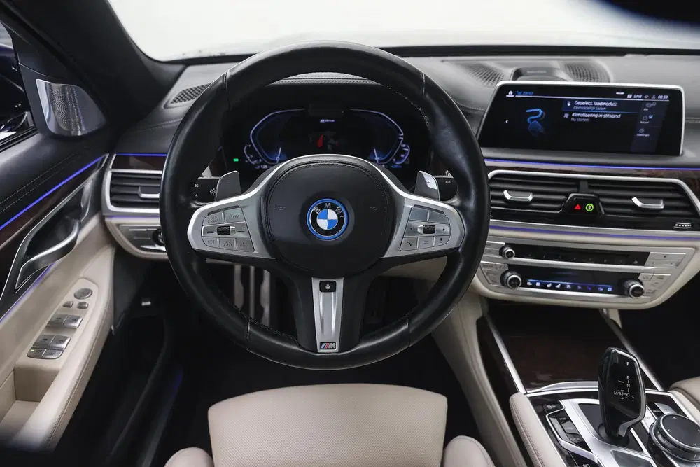 BMW 7-serie 745e High Executive M Sport Automaat Night uit 2021, foto 3