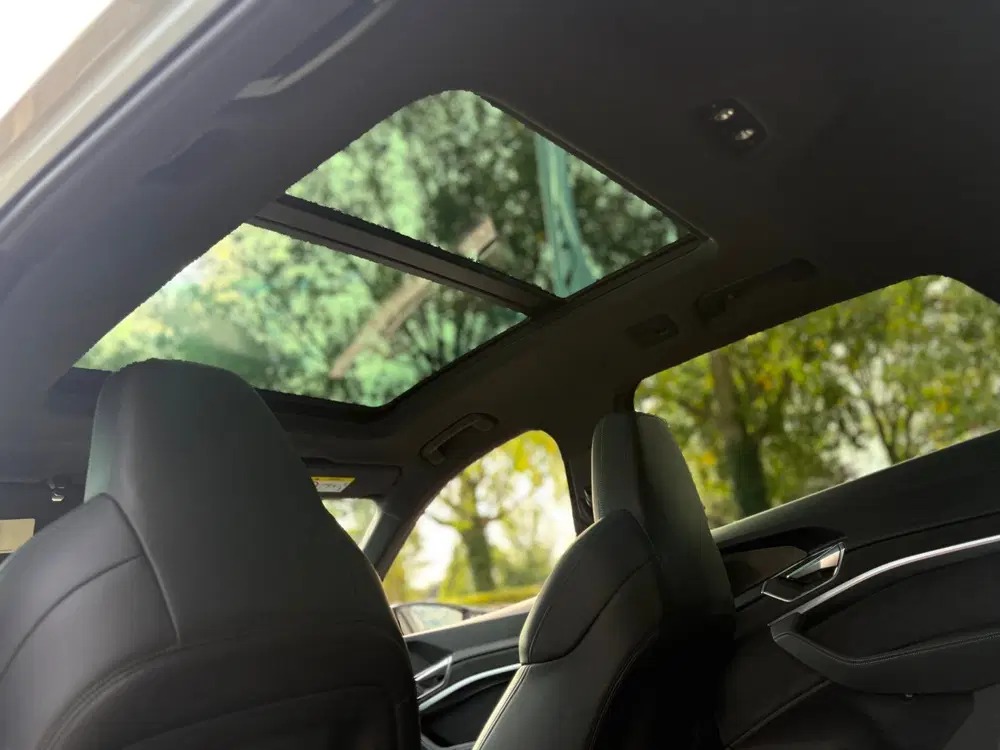 Audi e-tron S quattro 95 kWh PANO-DAK NL-AUTO NAP uit 2022, foto 10