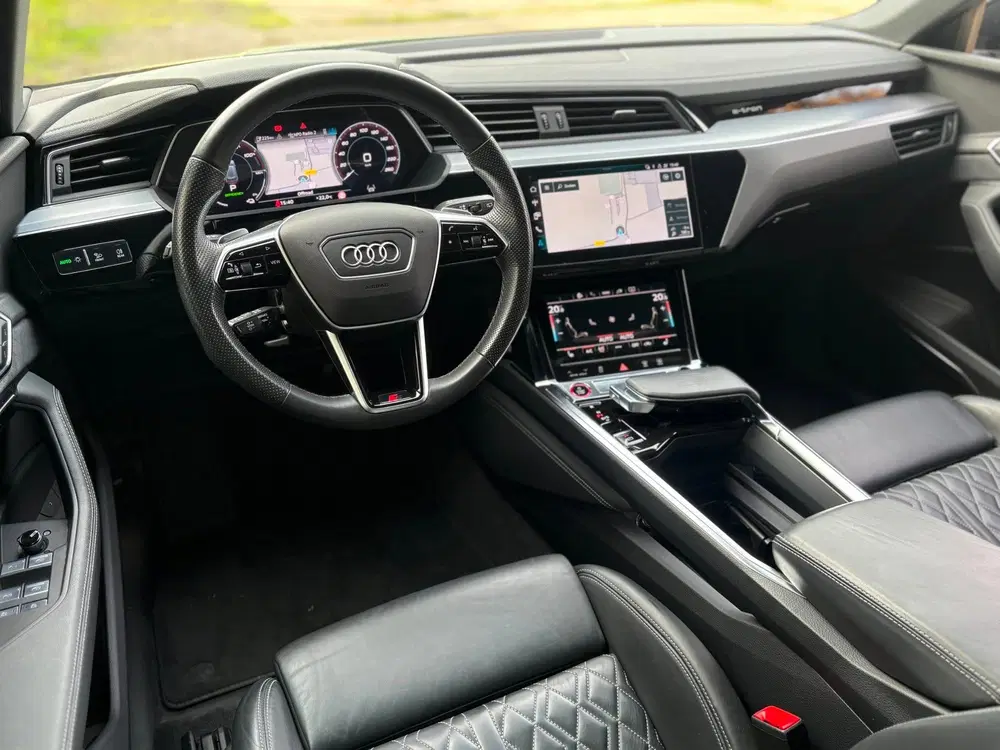 Audi e-tron S quattro 95 kWh PANO-DAK NL-AUTO NAP uit 2022, foto 12