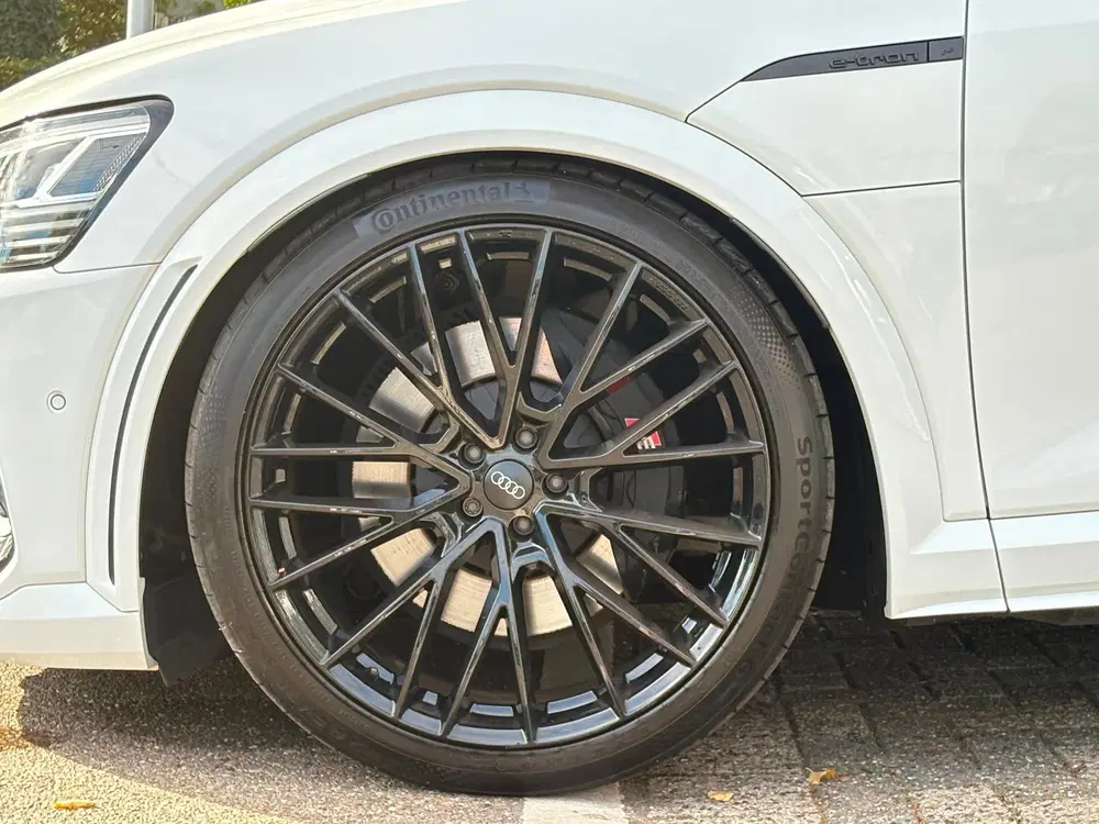 Audi e-tron S quattro 95 kWh PANO-DAK NL-AUTO NAP uit 2022, foto 6
