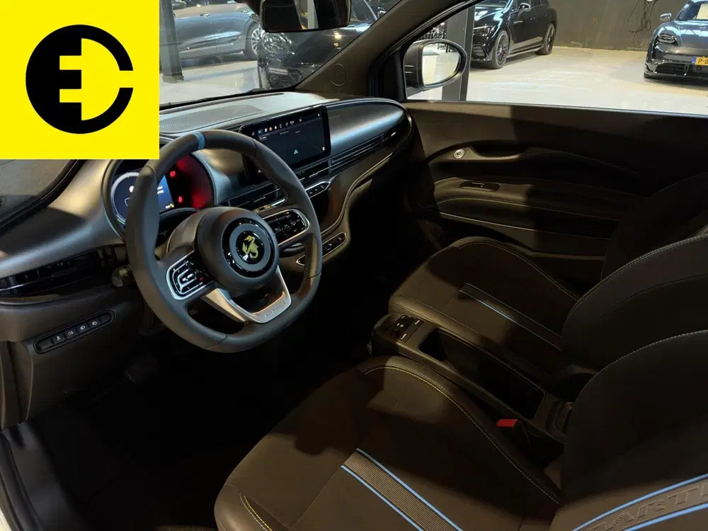 Fiat 500 Abarth Turismo 42 kWh uit 2024, foto 3
