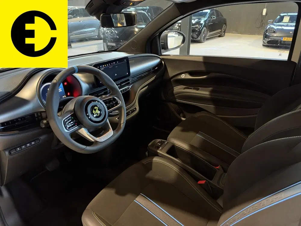 Fiat 500 Abarth Turismo 42 kWh uit 2024, foto 4
