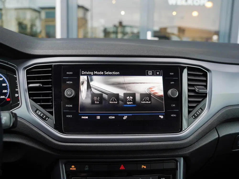 Volkswagen T-Roc 1.5 TSI 150pk Automaat R-Line uit 2021, foto 13