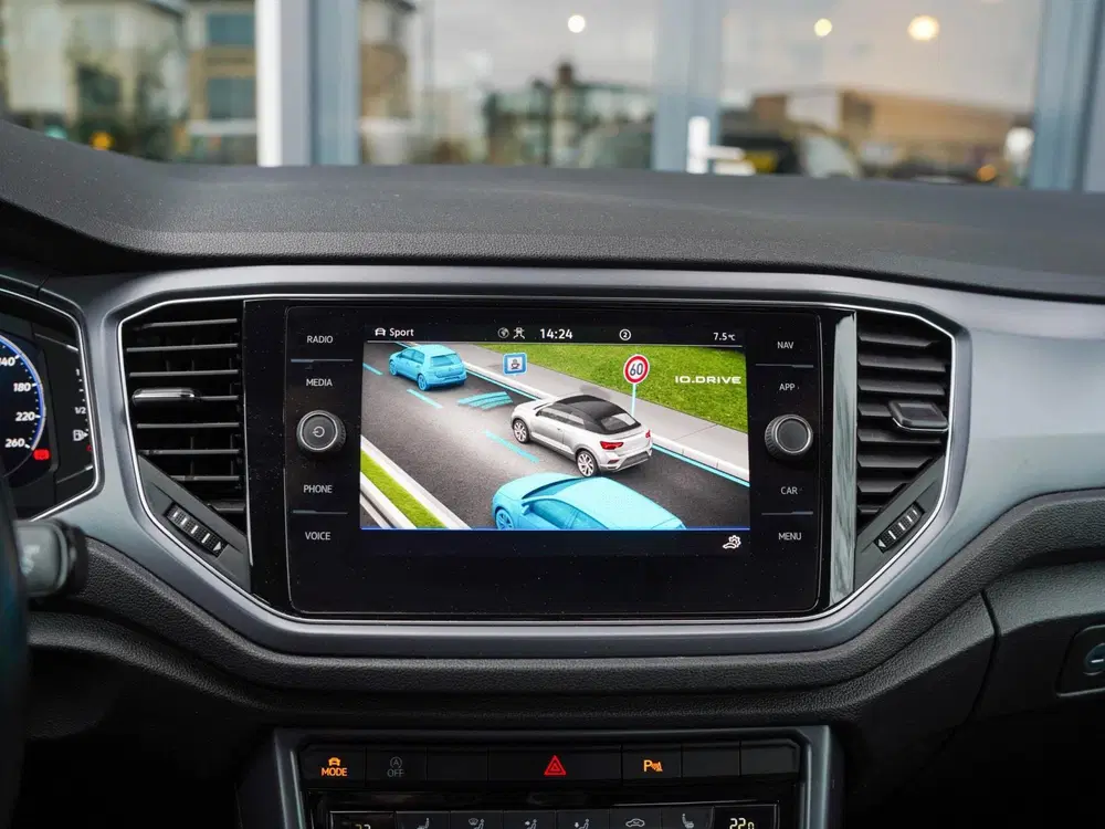 Volkswagen T-Roc 1.5 TSI 150pk Automaat R-Line uit 2021, foto 14