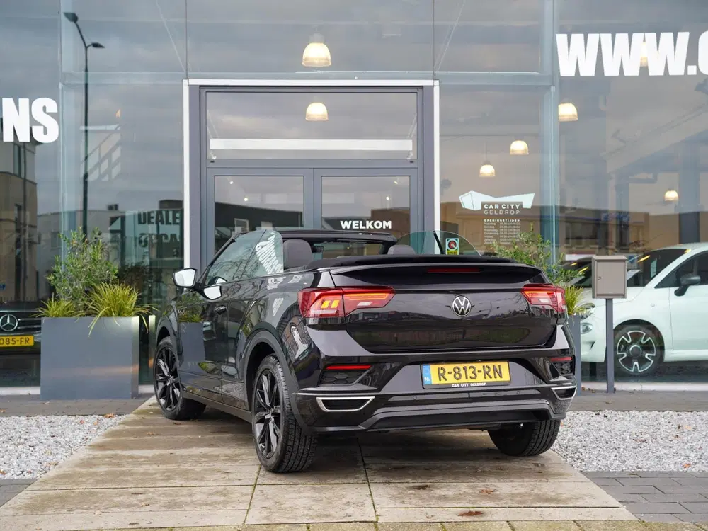 Volkswagen T-Roc 1.5 TSI 150pk Automaat R-Line uit 2021, foto 2