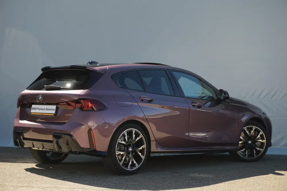 BMW 1-serie 5-deurs 120 uit 2026, foto 2
