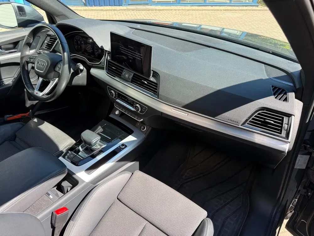 Audi Q5 50 TFSI e S edition uit 2023, foto 2