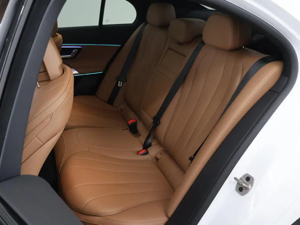 Mercedes-Benz E-Klasse 300 e AMG Line uit 2025, foto 11