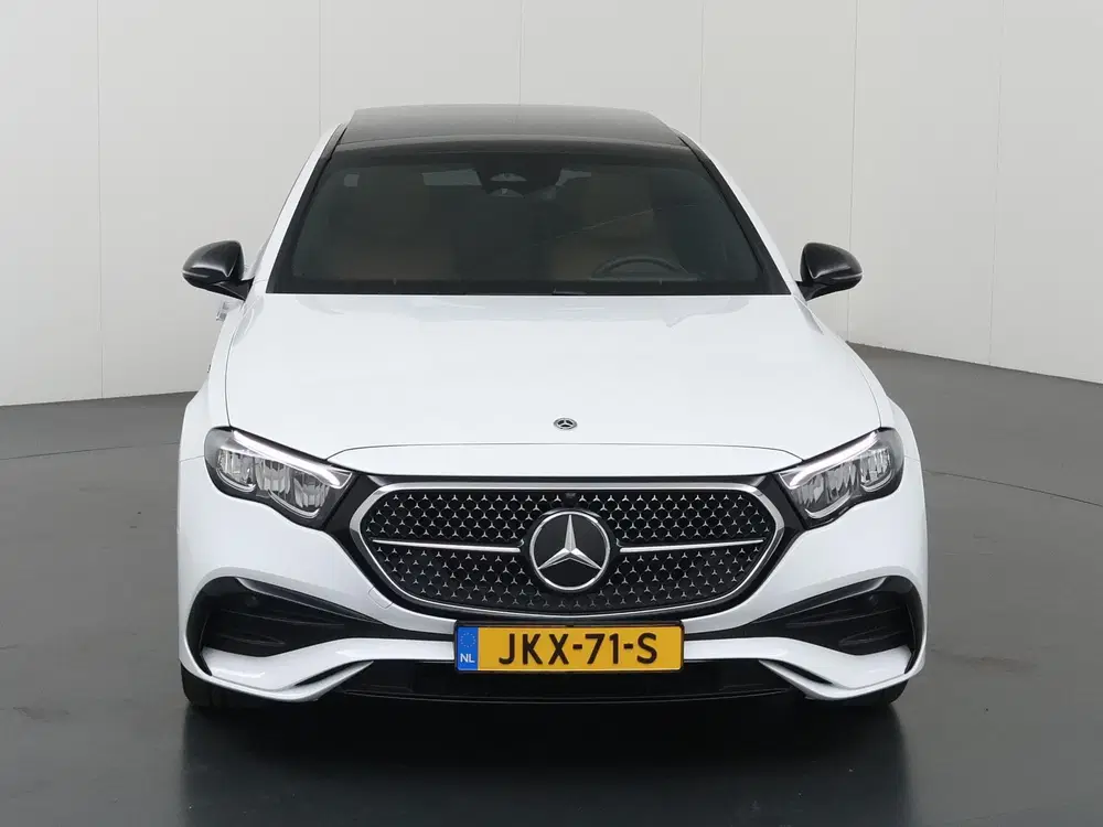 Mercedes-Benz E-Klasse 300 e AMG Line uit 2025, foto 3