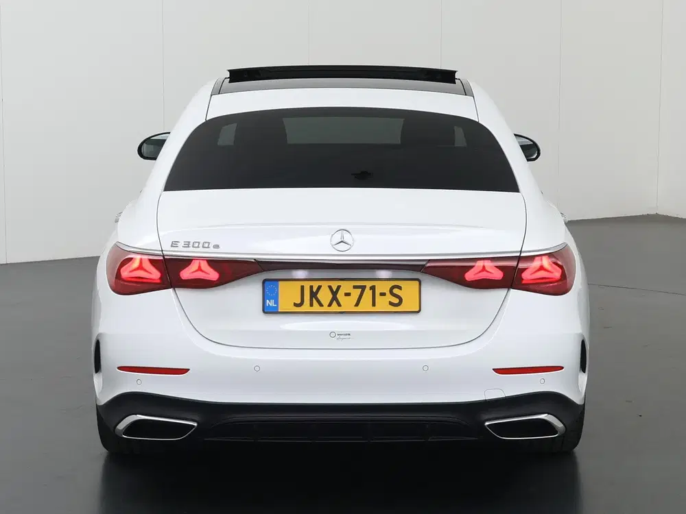 Mercedes-Benz E-Klasse 300 e AMG Line uit 2025, foto 4