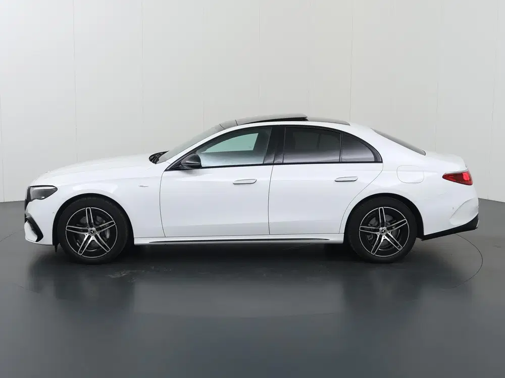 Mercedes-Benz E-Klasse 300 e AMG Line uit 2025, foto 5
