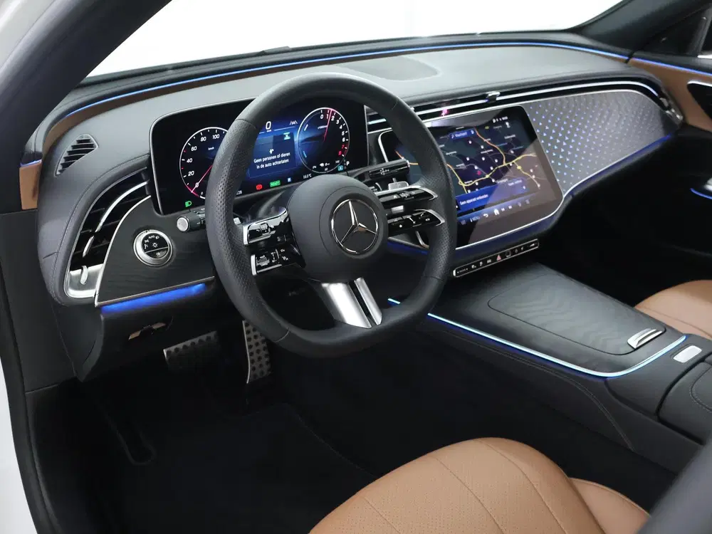 Mercedes-Benz E-Klasse 300 e AMG Line uit 2025, foto 7