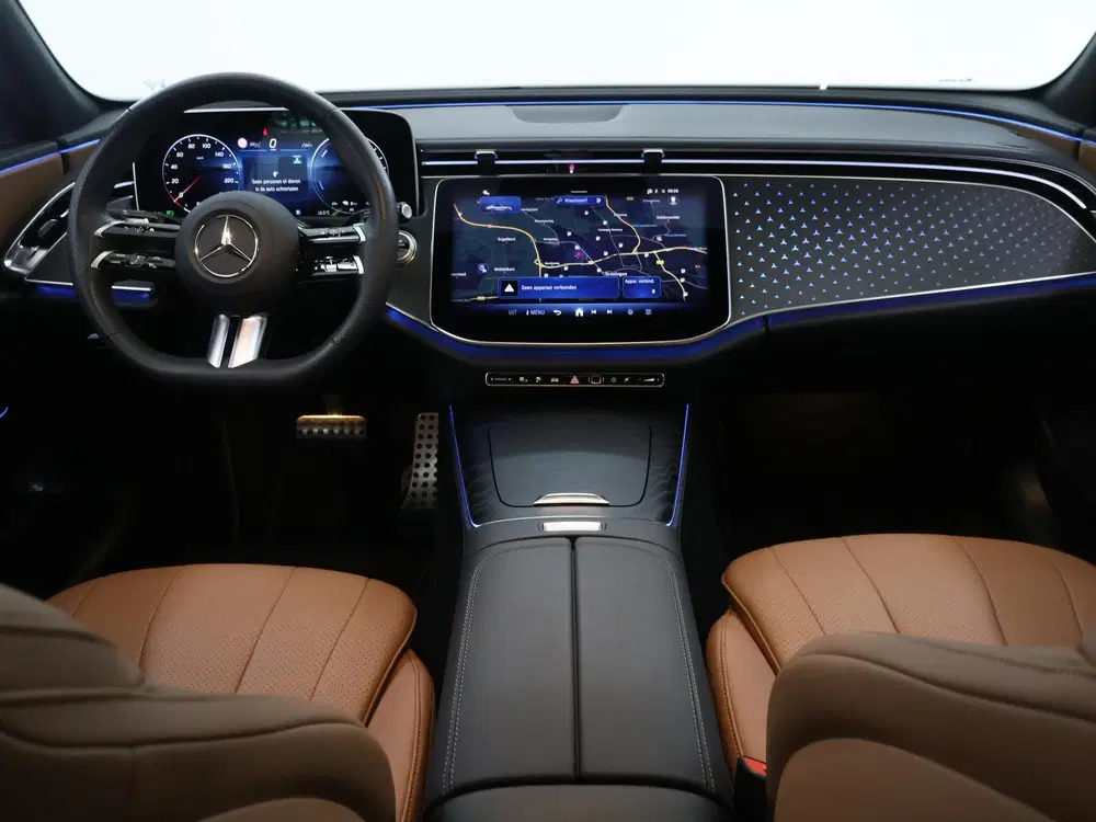 Mercedes-Benz E-Klasse 300 e AMG Line uit 2025, foto 8