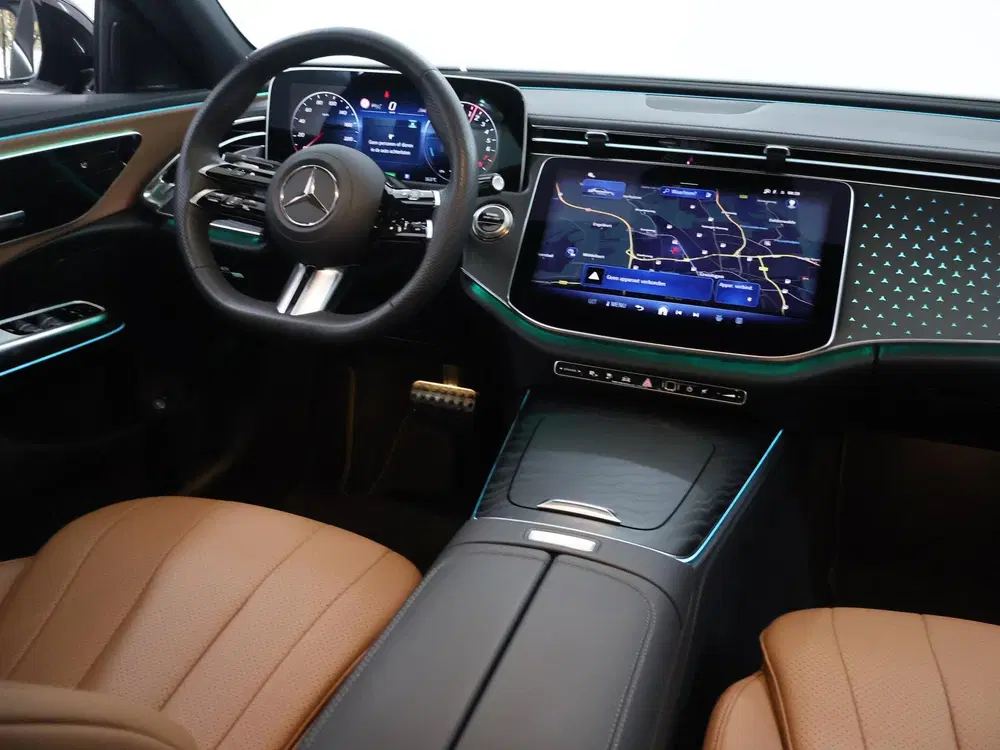 Mercedes-Benz E-Klasse 300 e AMG Line uit 2025, foto 9