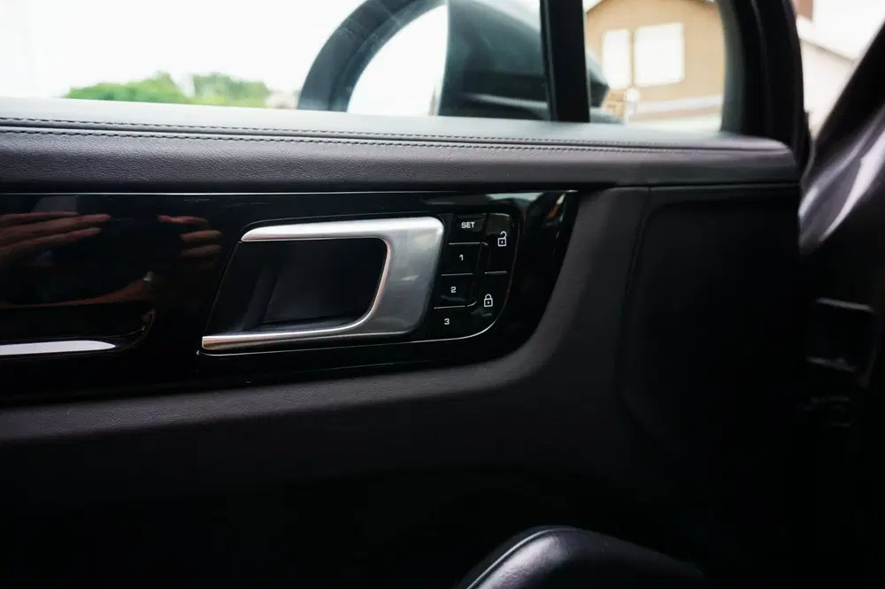 Porsche Cayenne 3.0 E-Hybrid Sport Design uit 2021, foto 11