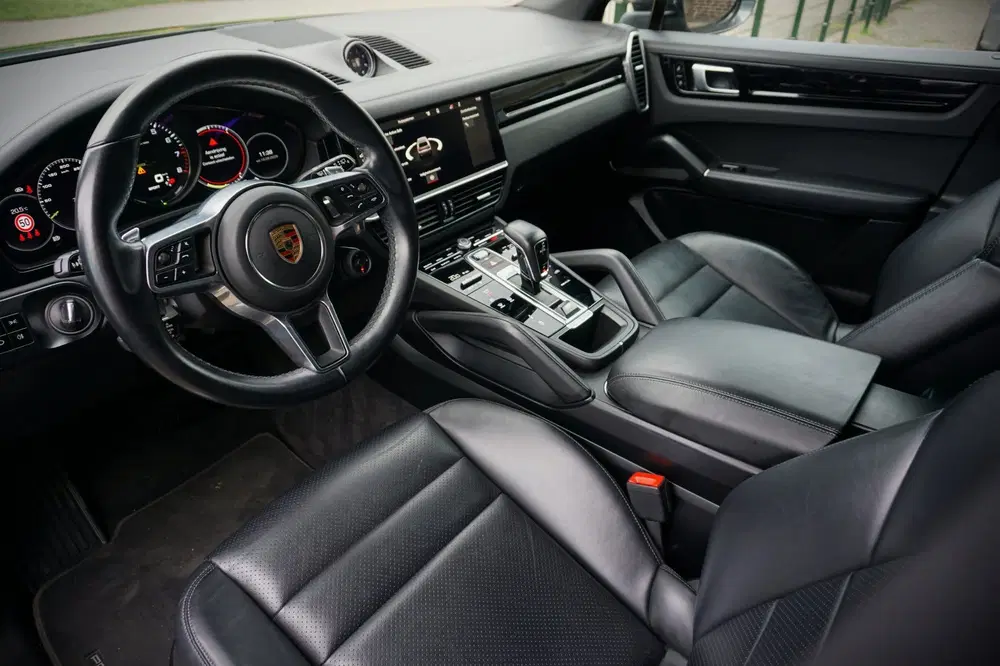 Porsche Cayenne 3.0 E-Hybrid Sport Design uit 2021, foto 3
