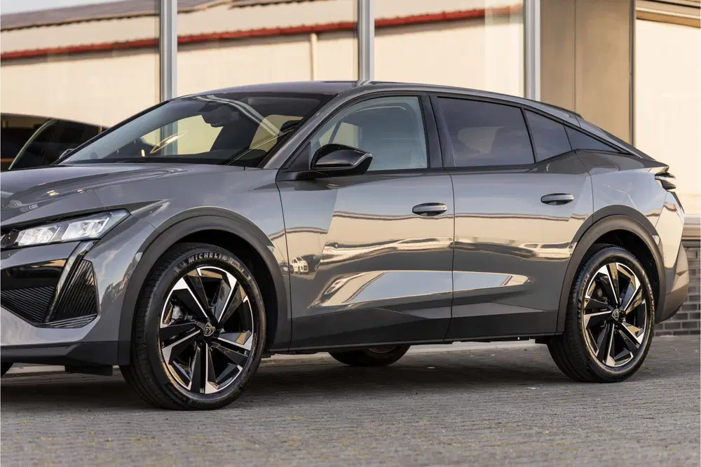 Peugeot 408 1.2 Hybrid 145 e-DCS6 Allure uit 2025, foto 15