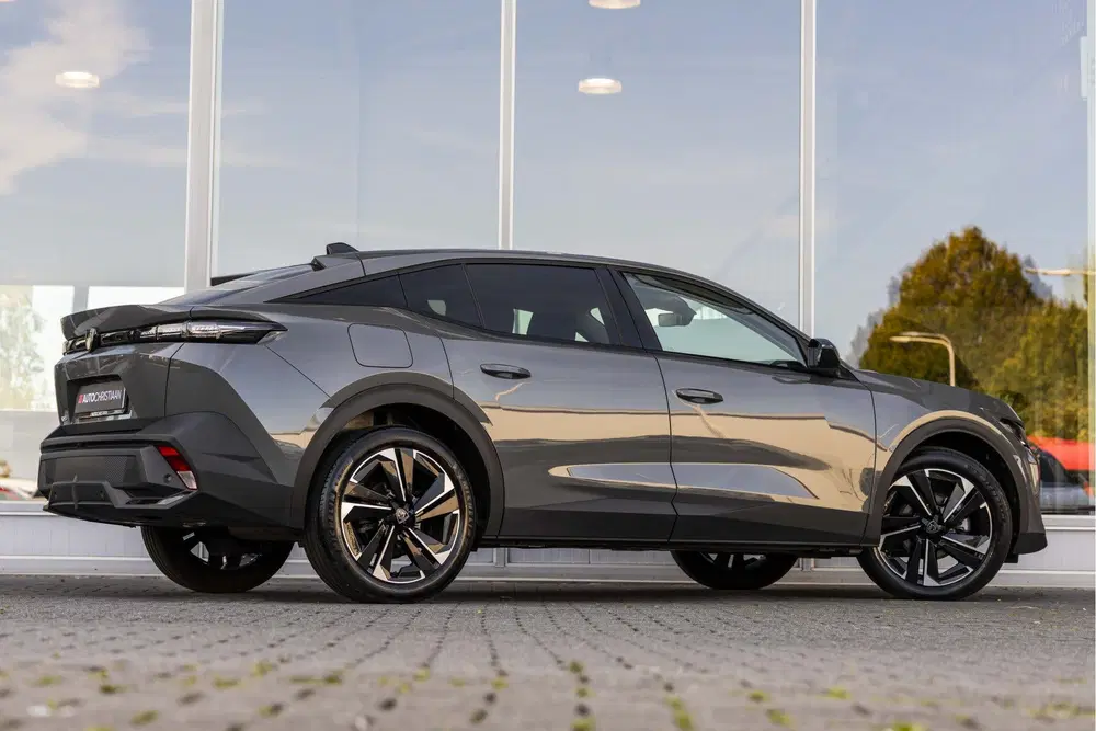 Peugeot 408 1.2 Hybrid 145 e-DCS6 Allure uit 2025, foto 2