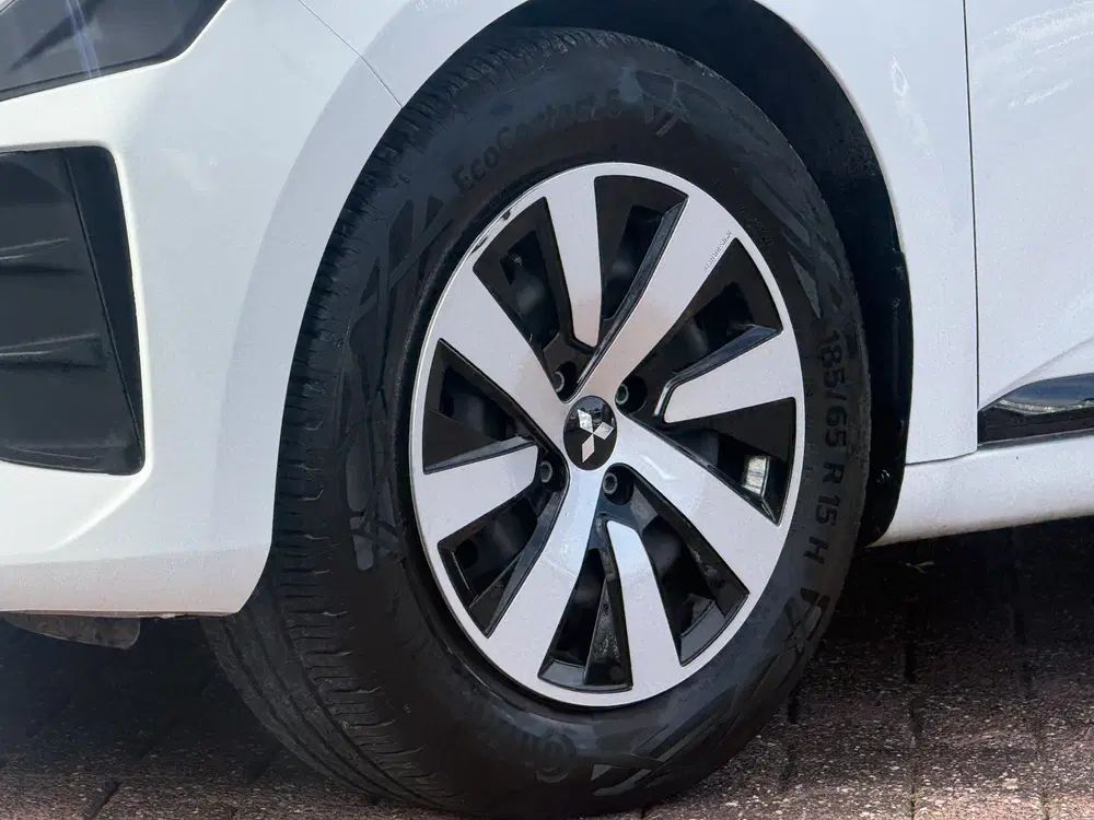 Mitsubishi Colt 1.0 MT Pure 67 pk org nl auto nap logisch uit 2024, foto 3