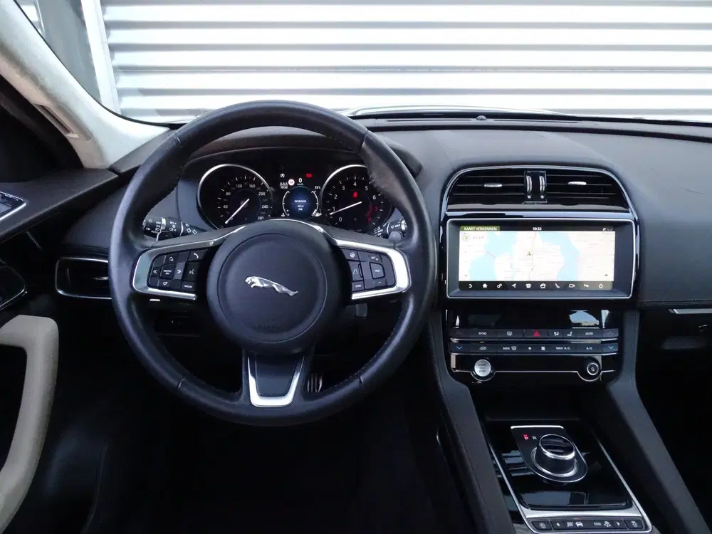 Jaguar F-Pace 2.0t AWD Portfolio uit 2019, foto 5