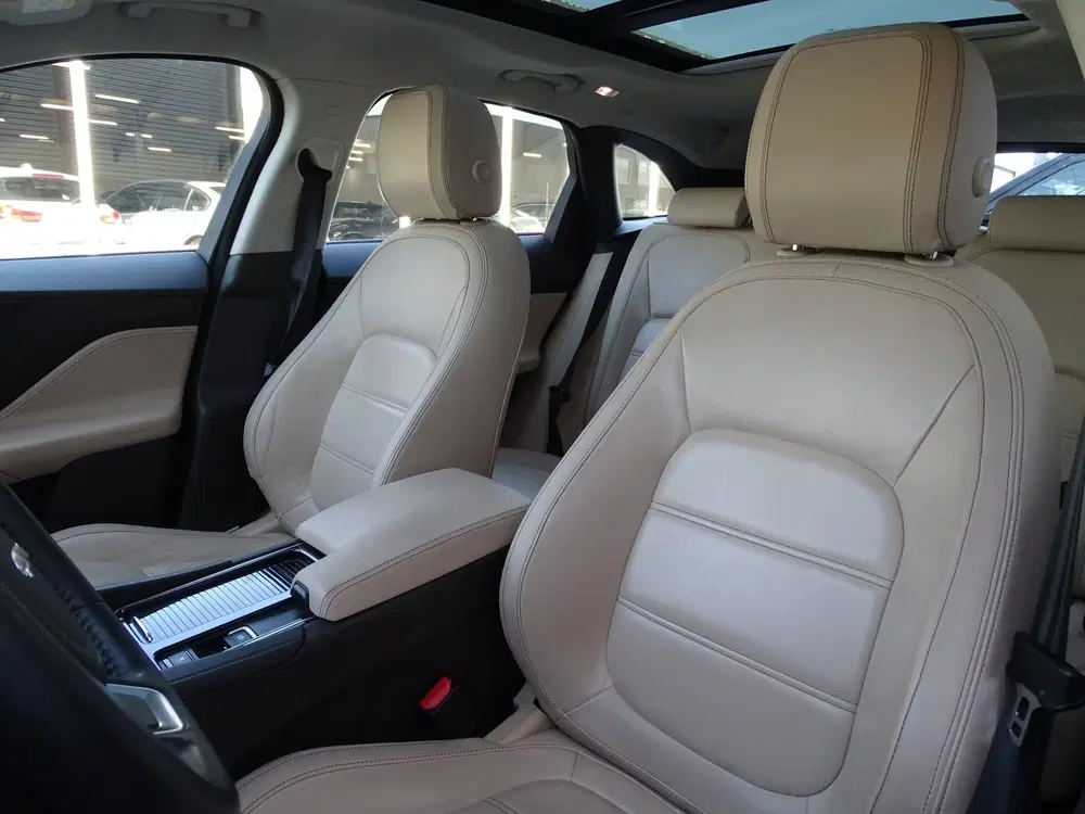 Jaguar F-Pace 2.0t AWD Portfolio uit 2019, foto 6