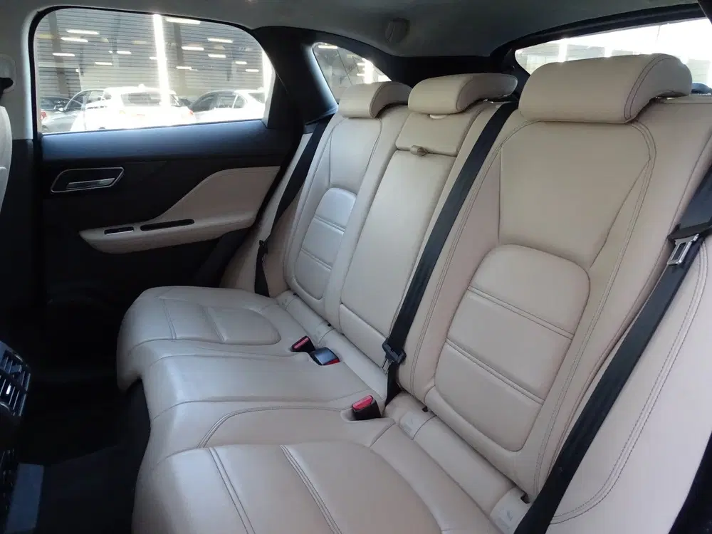 Jaguar F-Pace 2.0t AWD Portfolio uit 2019, foto 7