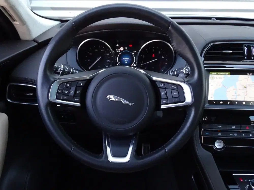 Jaguar F-Pace 2.0t AWD Portfolio uit 2019, foto 8