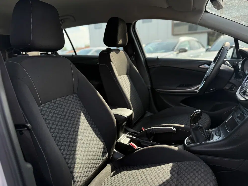 Opel Astra 1.2 Business Edition uit 2021, foto 11