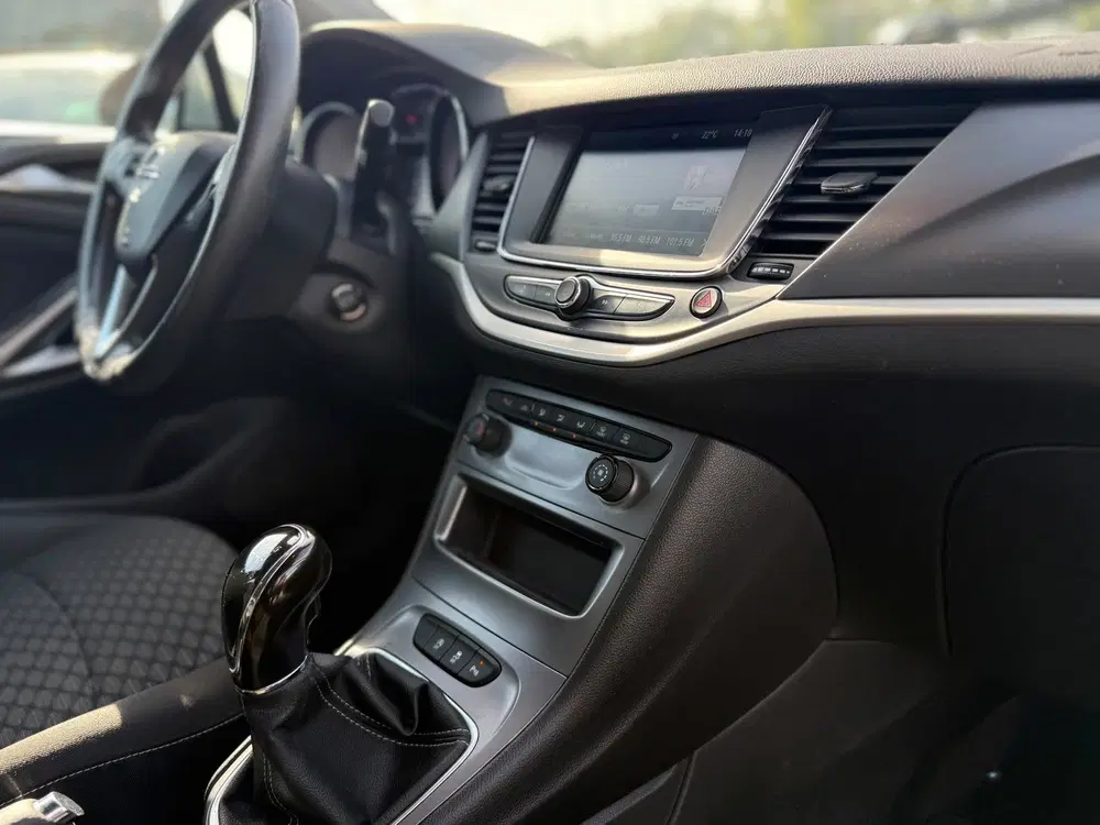 Opel Astra 1.2 Business Edition uit 2021, foto 12
