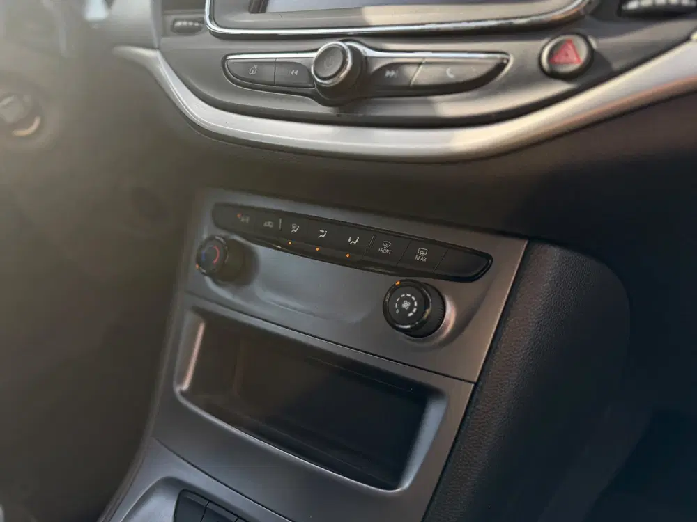 Opel Astra 1.2 Business Edition uit 2021, foto 14
