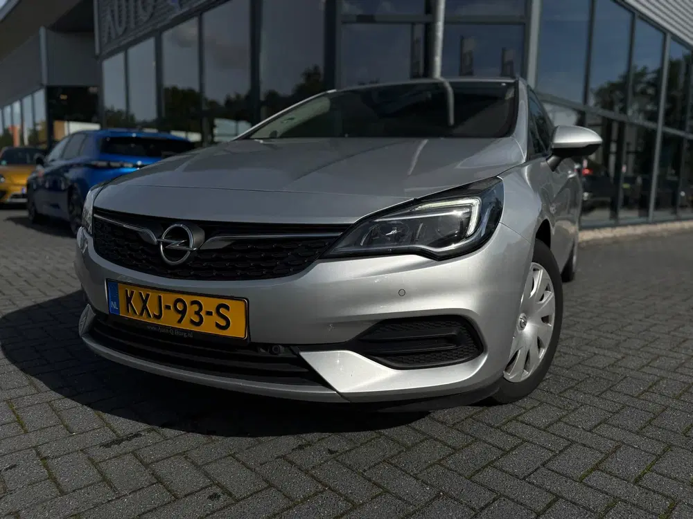 Opel Astra 1.2 Business Edition uit 2021, foto 2