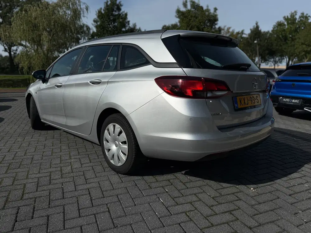 Opel Astra 1.2 Business Edition uit 2021, foto 4