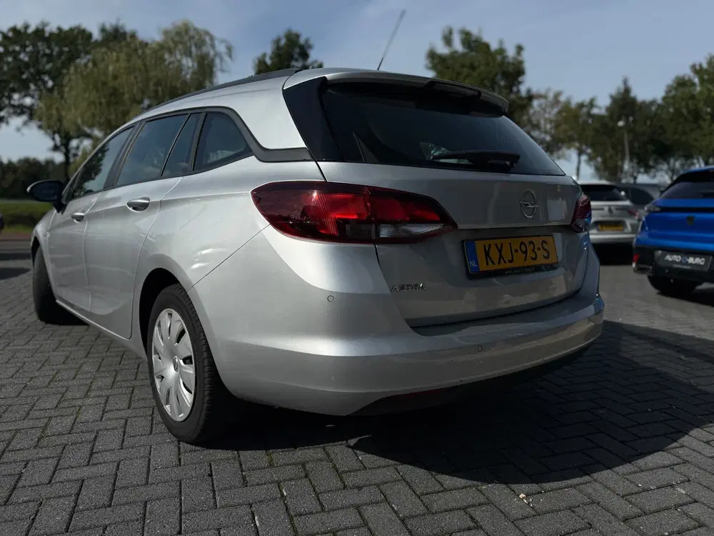 Opel Astra 1.2 Business Edition uit 2021, foto 5