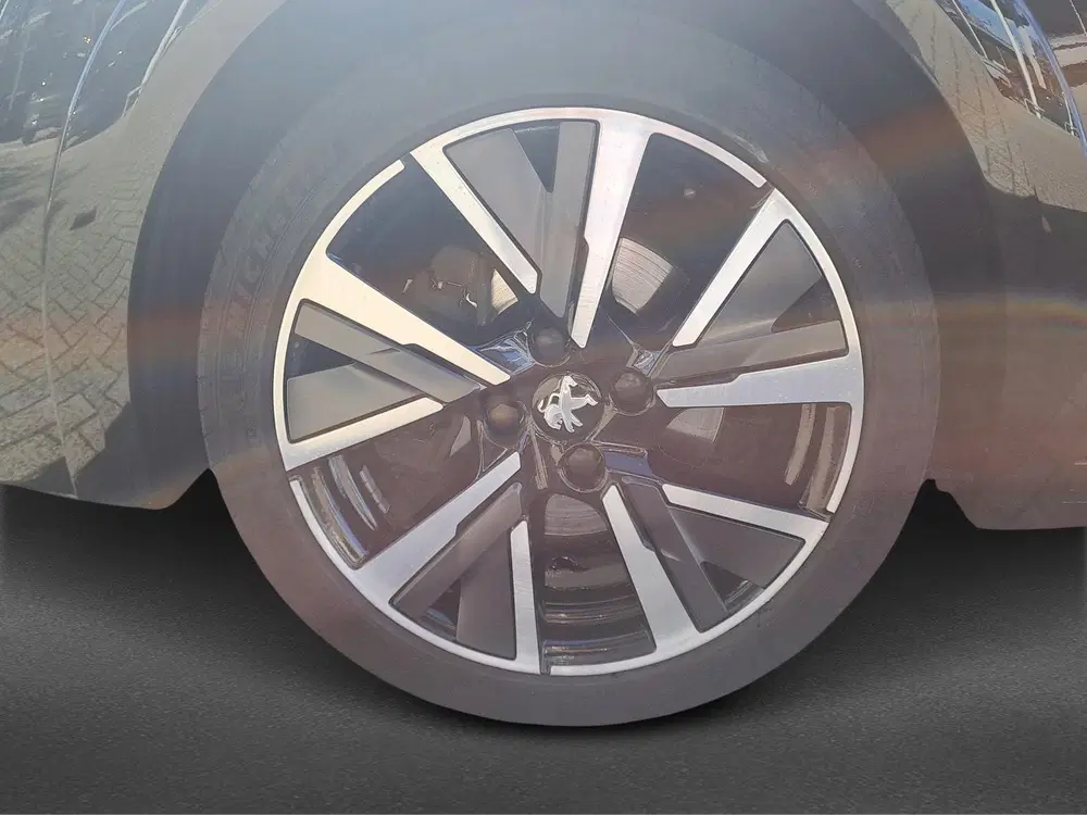 Peugeot 208 1.2 PureTech GT uit 2022, foto 8