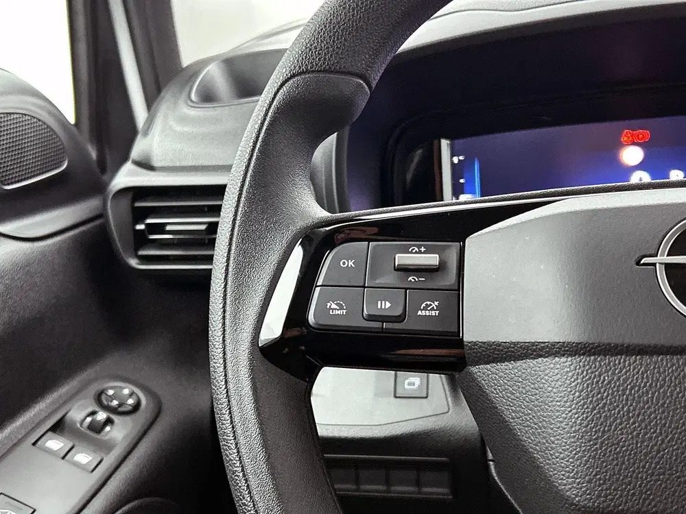 Opel Combo 1.5 BlueHDi 130pk L2 Automaat Apple Carpla uit 2024, foto 6