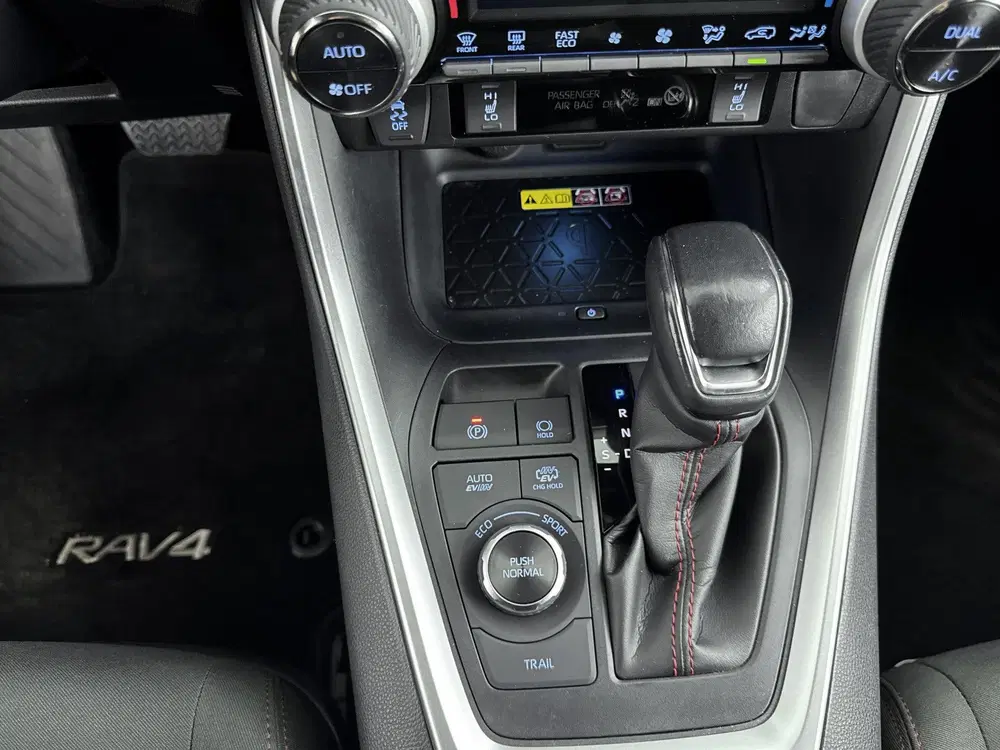 Toyota RAV 4 2.5 Plug-in Hybrid AWD Dynamic Stoel uit 2022, foto 9