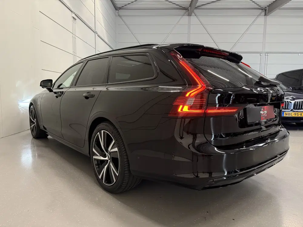 Volvo V90 T8 AWD Ultimate Dark Long Range 455PK PANO uit 2022, foto 10