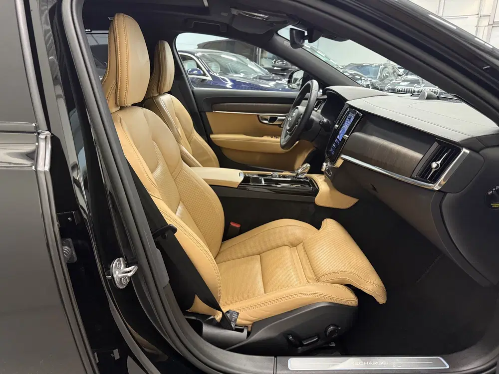 Volvo V90 T8 AWD Ultimate Dark Long Range 455PK PANO uit 2022, foto 15