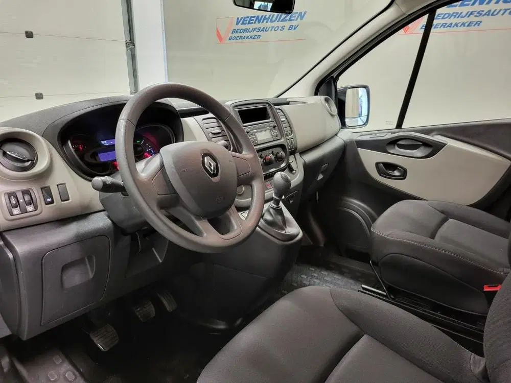 Renault Trafic 1.6dCi 8-Personenbus uit 2019, foto 4