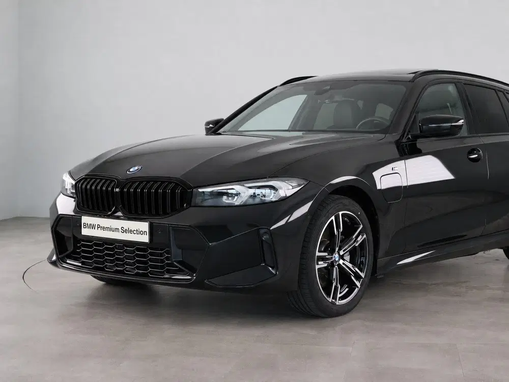 BMW 3-serie 330e Touring M-Sport uit 2025, foto 7