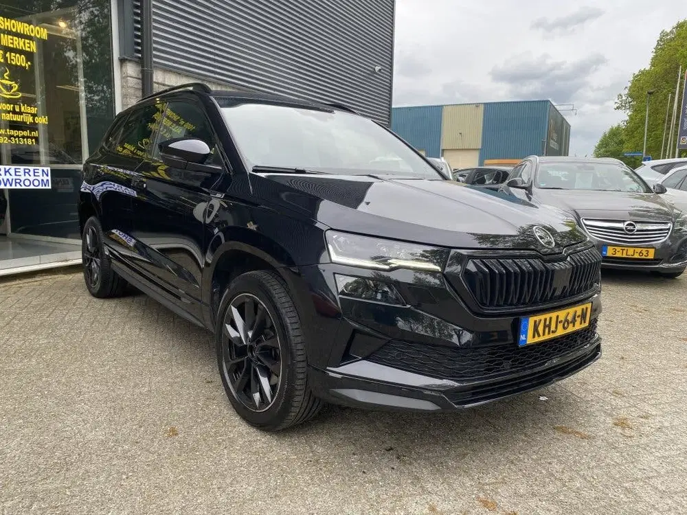 Skoda Karoq 1.5 TSI Sportline Business LEDER uit 2022, foto 3